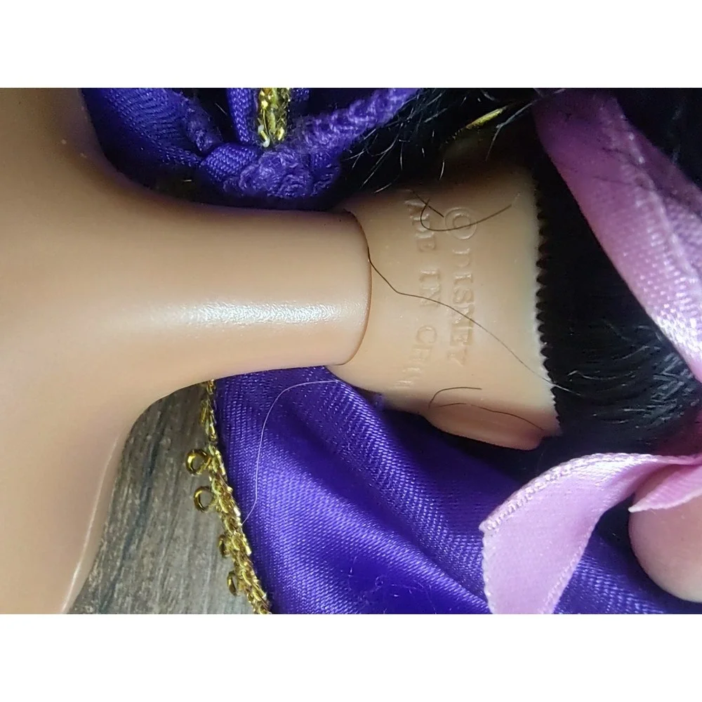 Disney 1990s ESMERALDA Doll Hunchback of Notre Dame Mattel Cape D103